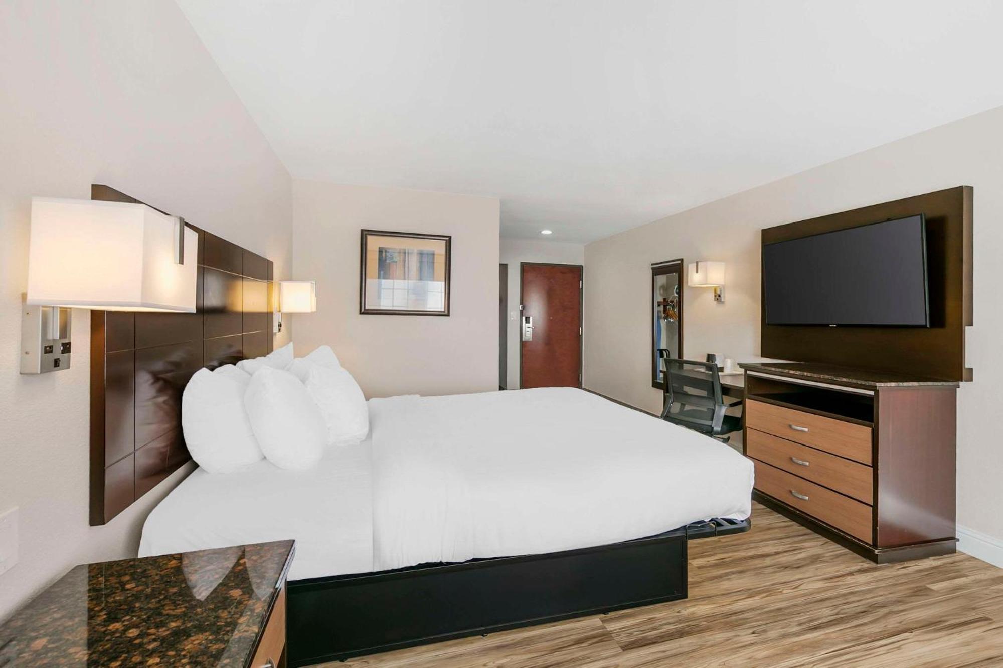 Quality Inn & Suites Sacramento Exterior foto