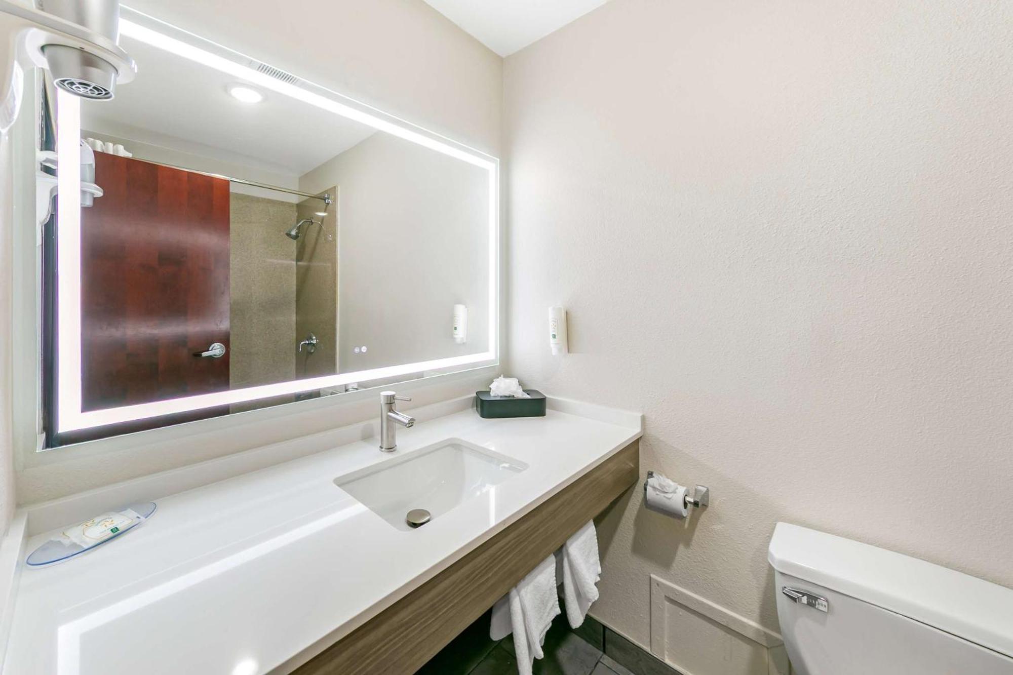 Quality Inn & Suites Sacramento Exterior foto
